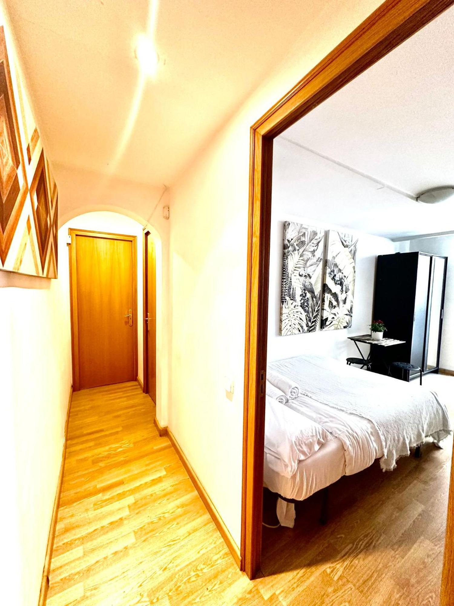 Private Rooms In City Center Barcelona Ngoại thất bức ảnh